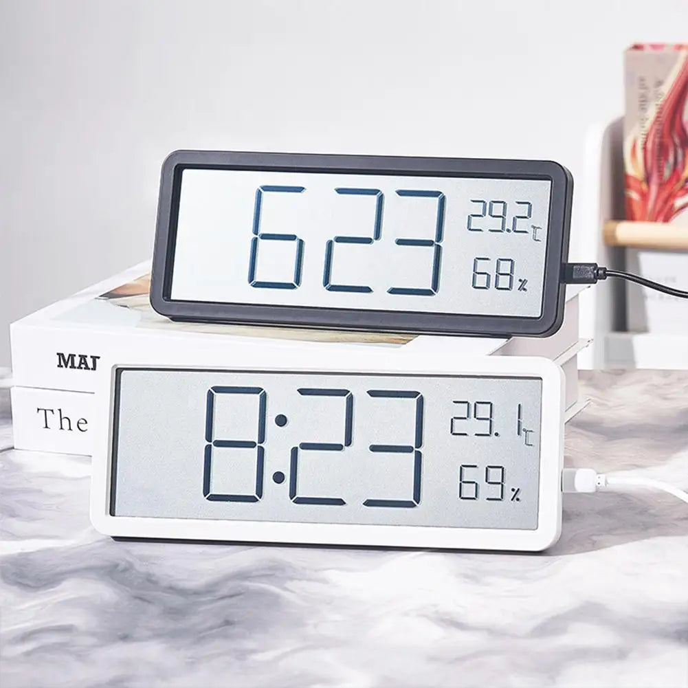 "Grote digitale wandklok met helder LED display, temperatuur- en vochtigheidssensor, ontwerp voor huis en kantoor."