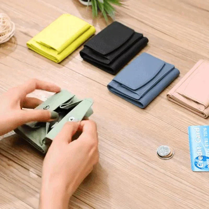"Handgemaakte RFID-portemonnee van zacht leer met meerdere vakken, ideale bescherming voor creditcards en ID-kaarten."