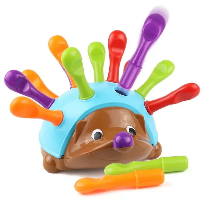 "Hedgehog Sensory Toy: kleurrijke egel met tactiele stekels voor motoriek en kleurherkenning bij kinderen."