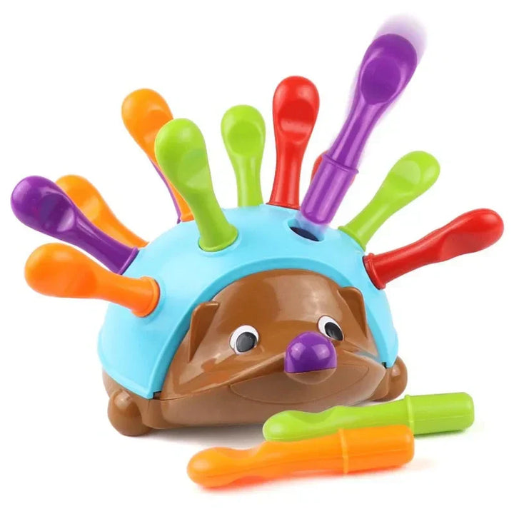 "Hedgehog Sensory Toy: kleurrijke egel met tactiele stekels voor motoriek en kleurherkenning bij kinderen."