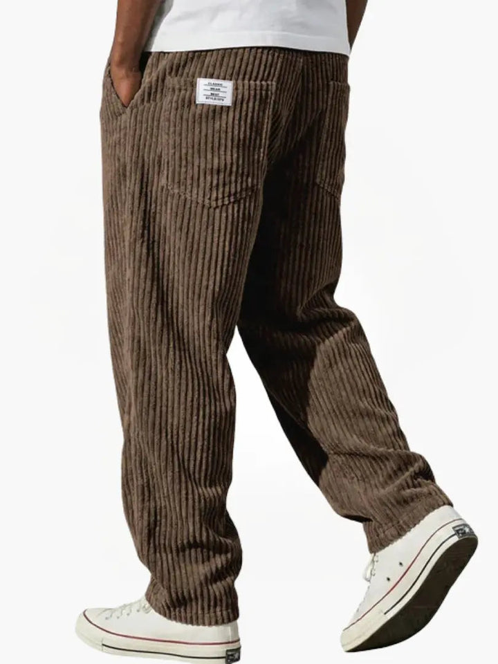 Dagelijkse heren corduroy broek, combineert comfortabele loose fit met een elastische tailleband.