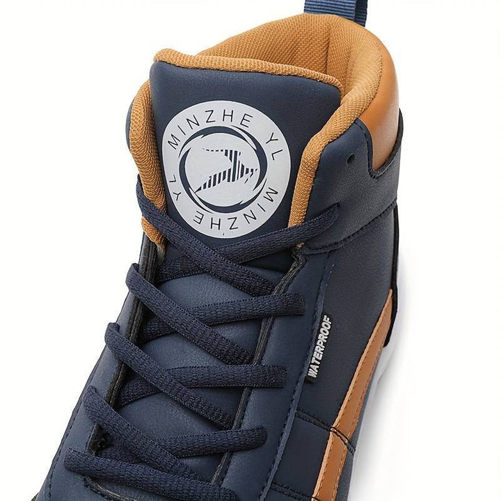 "Heren hoge top sneakers zijaanzicht, antislip PU buitenkant, comfortabele EVA binnenzool, geometrisch motief."