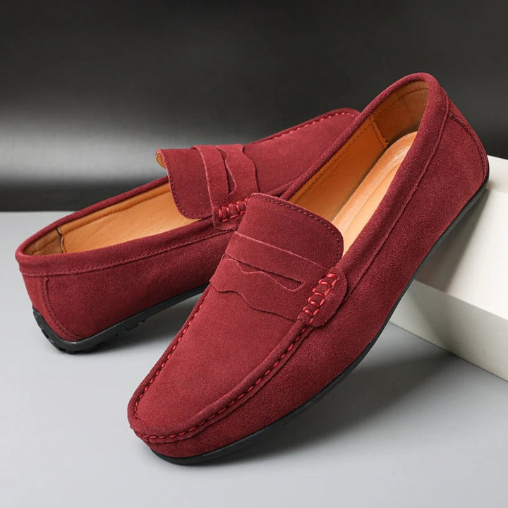 Stijlvolle bordeauxrode heren loafers, ideaal voor zowel casual als formele gelegenheden, met soepel bovenwerk.
