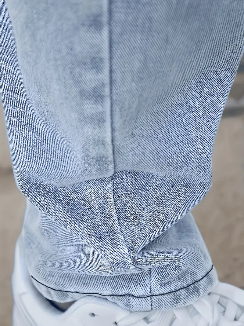 Moderne heren jeans met rechte pijpen en lichte wassing; een tijdloze keuze voor elke dag.
