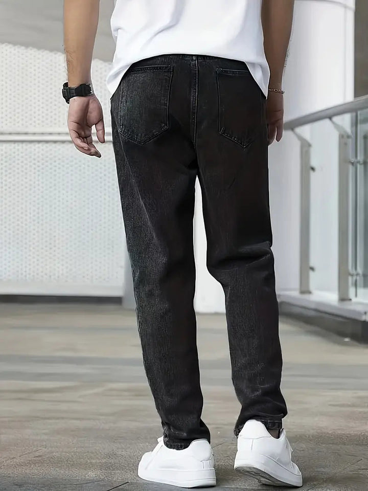 Stijlvolle heren jeans met rechte pijpen en lichte wassing voor een eigentijdse, gestroomlijnde look.