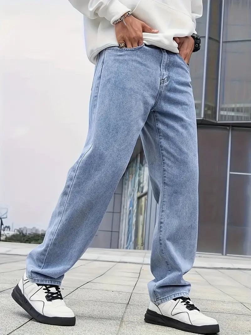 Zeer comfortabele heren jeans met rechte pijpen en lichte wassing, ideaal voor alledaags gebruik.