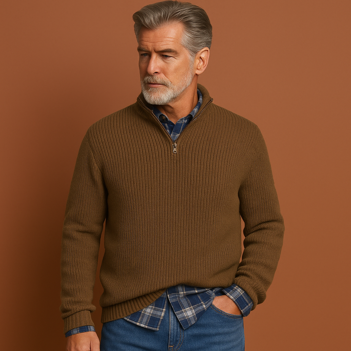 Opgevouwen heren oversized trui, klaar voor verzending, staat voor comfort en herenmode.