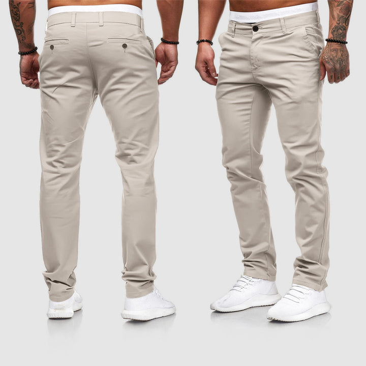 Heren slim-fit chino broek in moderne stijl, perfect voor een veelzijdige look.