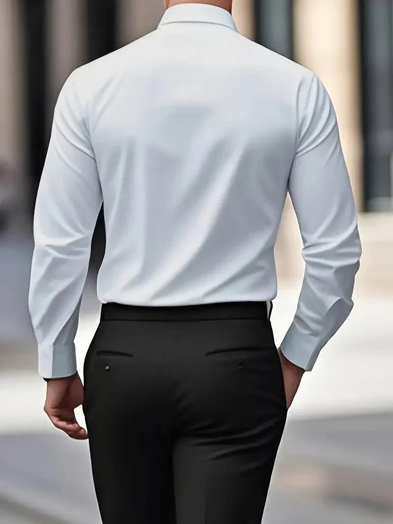 Elegant heren overhemd met lange mouwen, slim fit en kentkraag. Geschikt voor diverse gelegenheden.