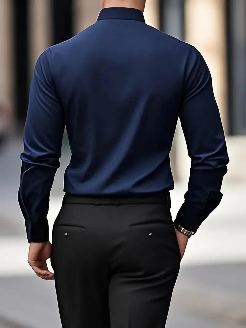 Donkerblauw heren overhemd slim fit, lange mouwen, kentkraag. Veelzijdig en tijdloos heren shirt.