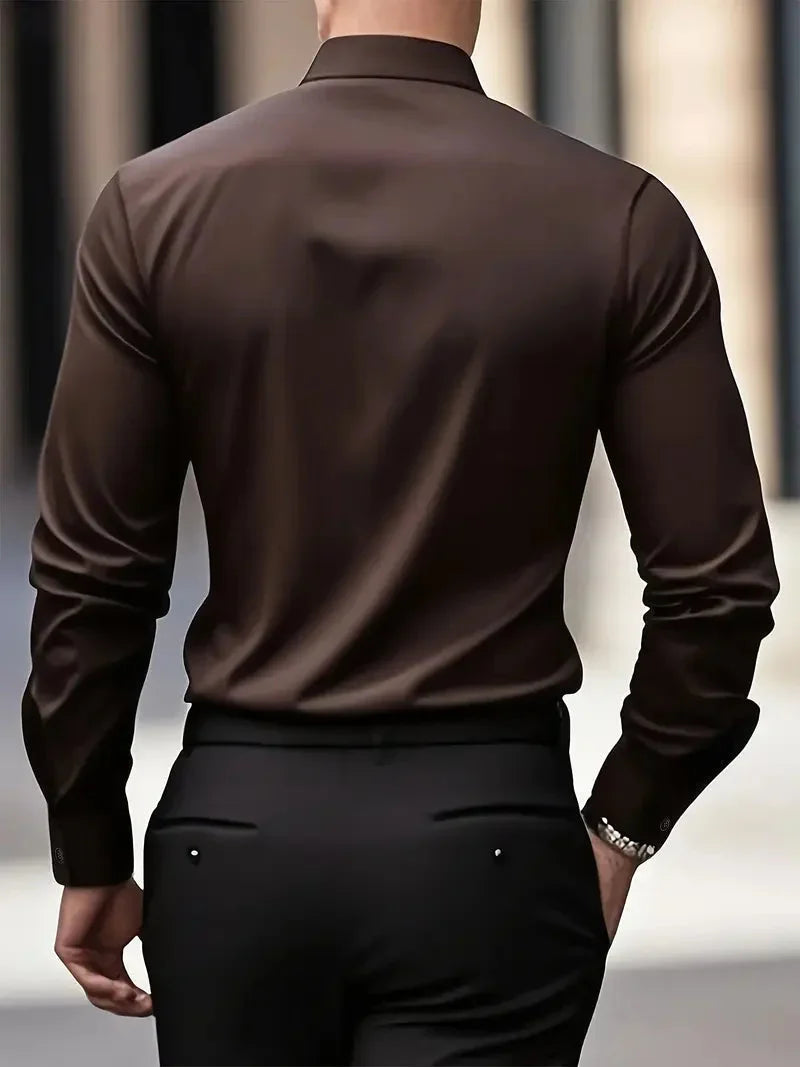 Heren overhemd, slim fit, met lange mouw en een klassieke kraag, geschikt voor elke garderobe.