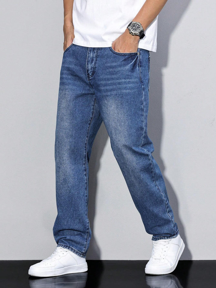 Klassieke heren spijkerbroek Evan. Comfortabele jeans met rechte pasvorm, essentieel voor herenkleding.