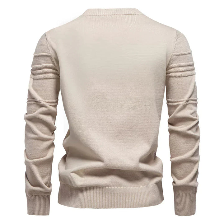 Achterkant van een beige heren trui met ronde hals en comfortabele lange mouwen