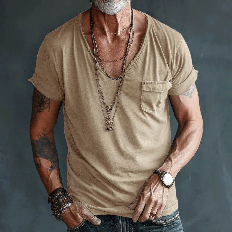 Essentieel wit heren V-hals t-shirt, met korte mouw, comfortabele moderne pasvorm voor elke casual gelegenheid.