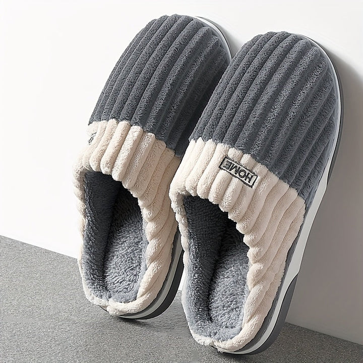 Comfortabele heren pantoffels in een warme kleur, met stevige zool en zachte binnenkant.