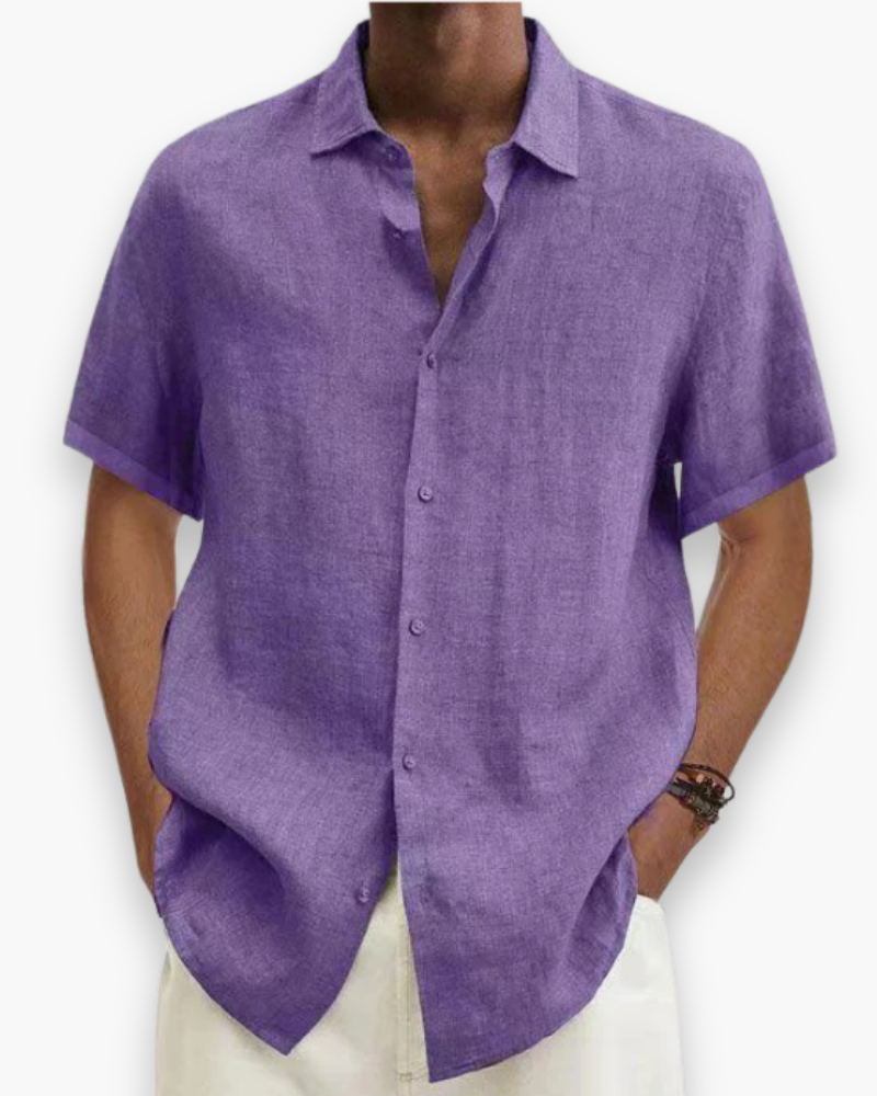 Opgevouwen multicolor heren zomeroverhemd met korte mouwen. Ademend en stijlvol voor een casual chique zomer.