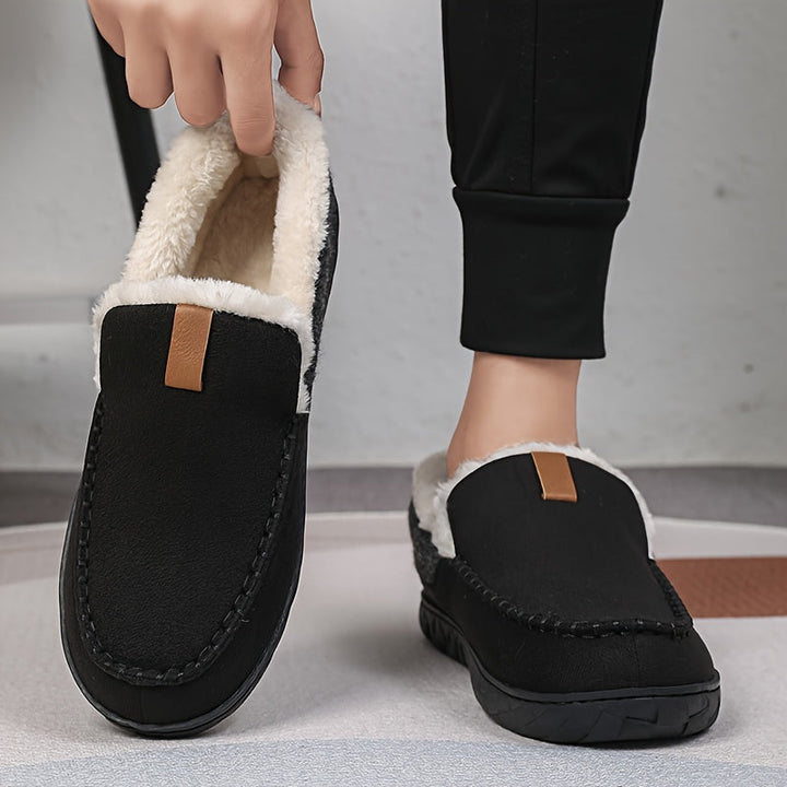 Bruine heren pantoffels, zachte en warme binnenschoenen voor ultiem comfort.