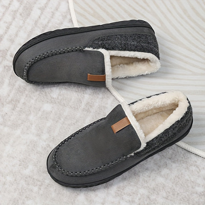 Zwarte pantoffels voor heren, heerlijk zacht en comfortabel voor dagelijks gebruik.