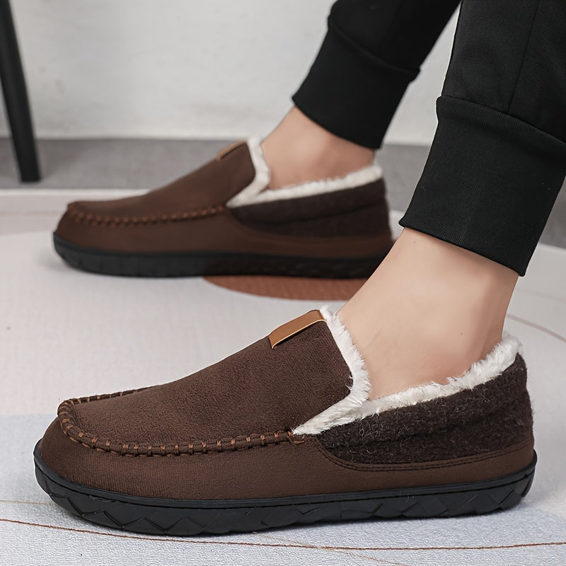Grijze pantoffels met comfortabele zool, ideaal voor koude winterdagen thuis.