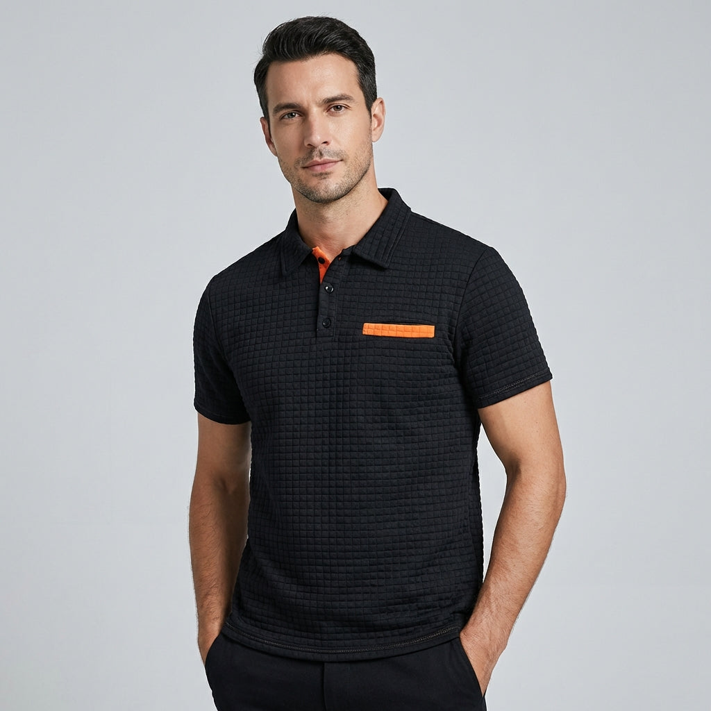 Comfortabel heren poloshirt met slim-fit pasvorm, geschikt voor een stijlvolle, smart casual herenmode outfit.