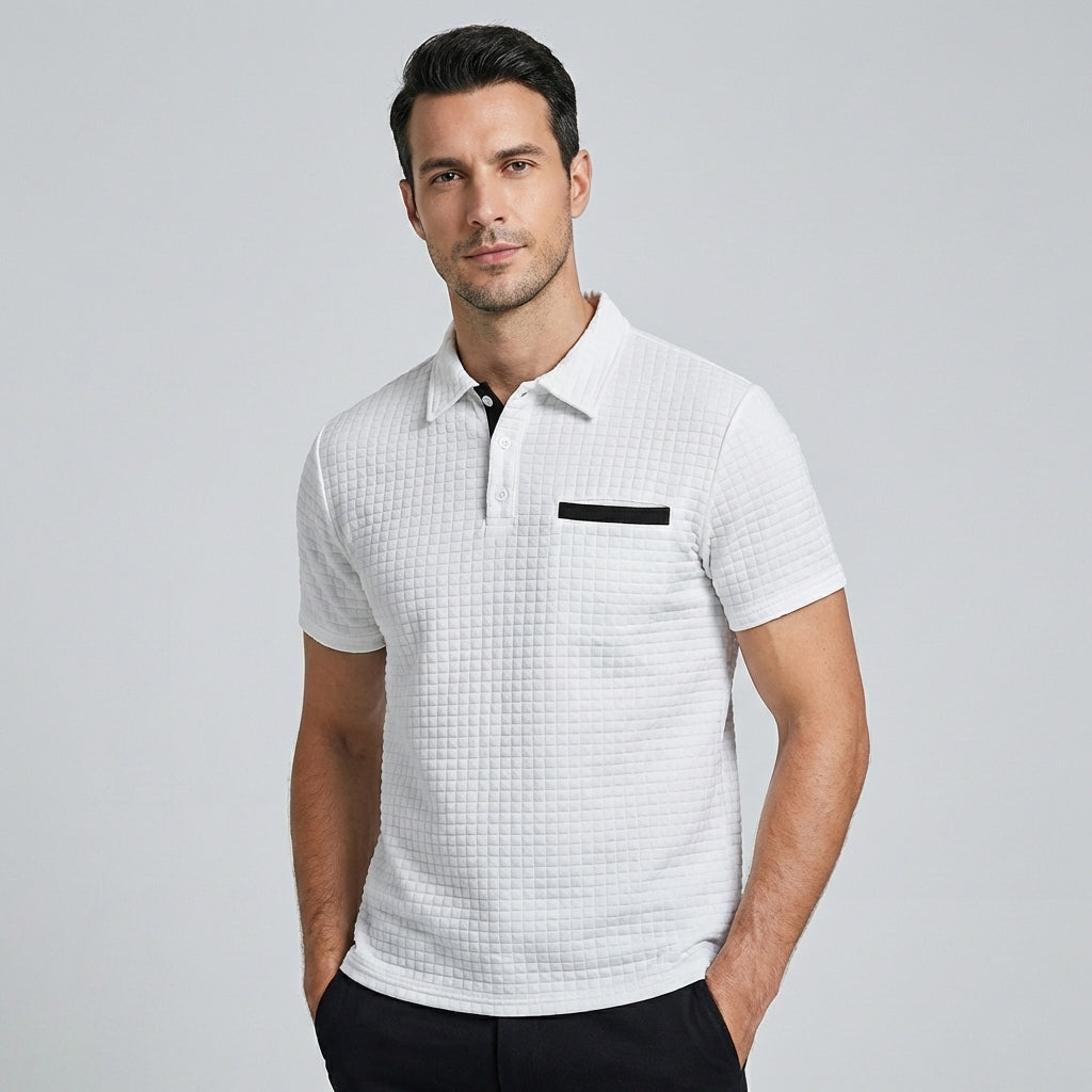 Stijlvol slim-fit heren poloshirt, comfortabel en elegant, perfect voor een smart casual zomermode look.