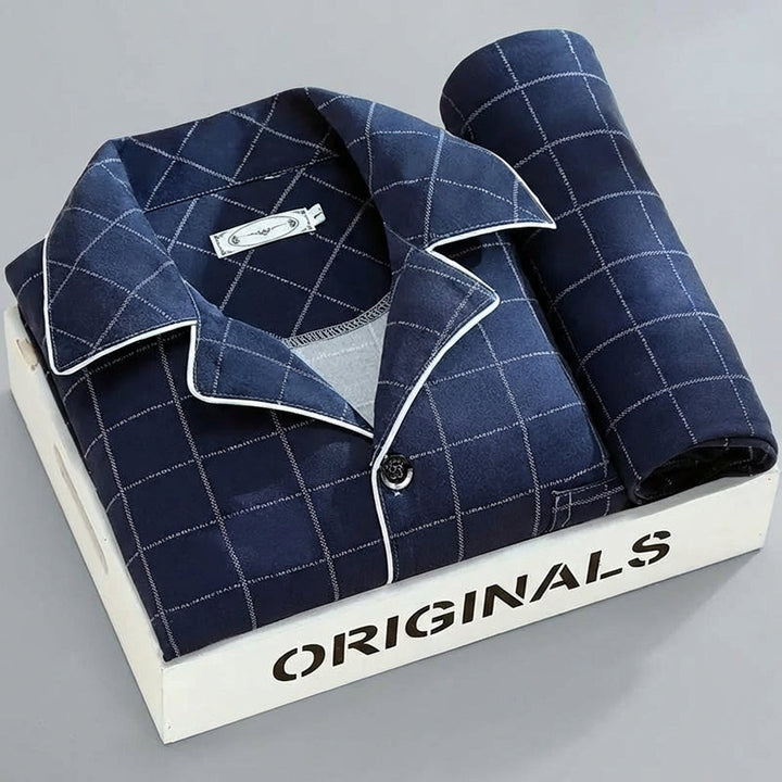 Zachte heren pyjama, klassieke overhemdstijl met knoopsluiting, perfect voor comfort thuis.