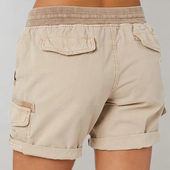 "Hoge taille elegante khaki zomershort voor dames, licht en ademend, geschikt voor casual en semi-formele activiteiten."