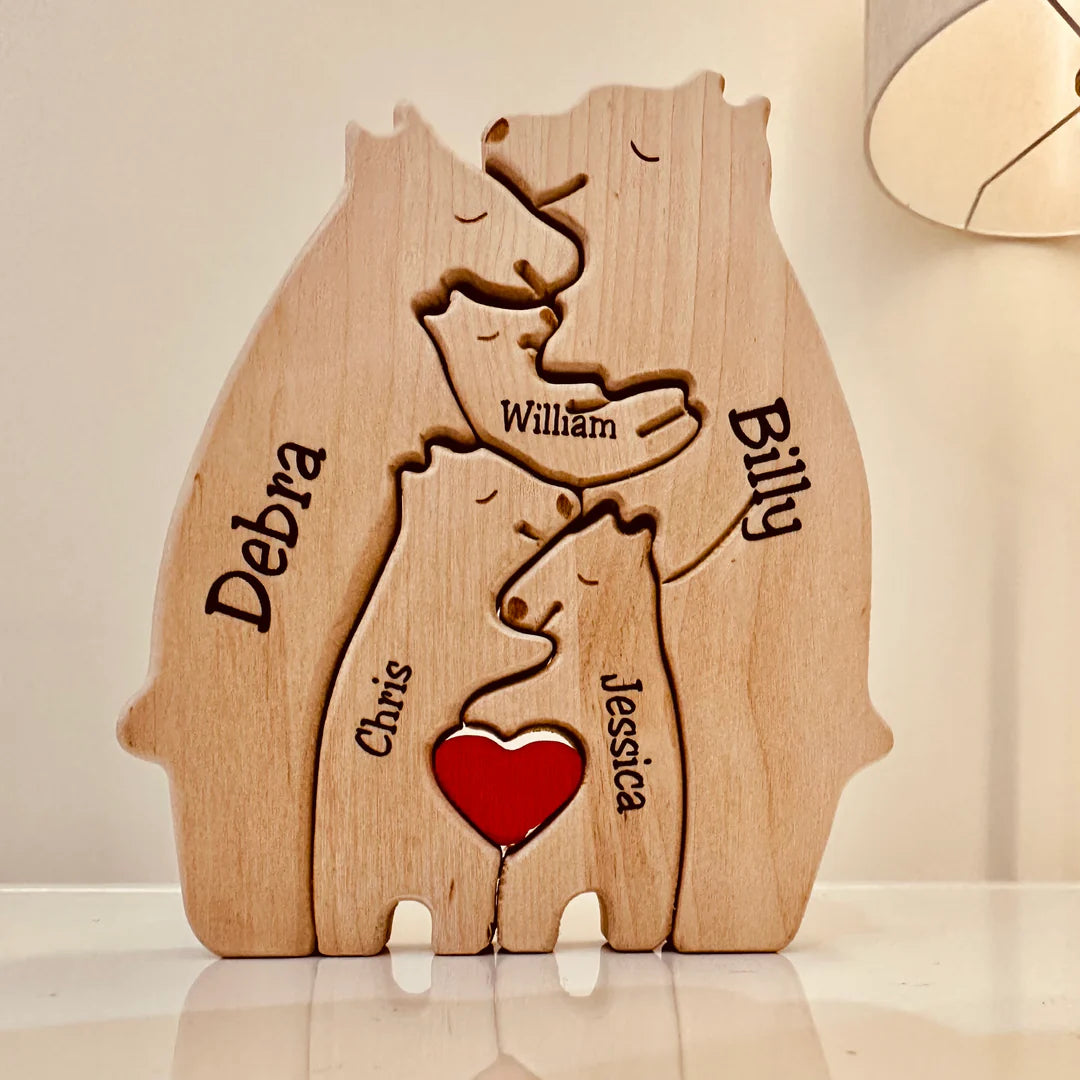 "Houten berenfamilie decor, gepersonaliseerd voor elk gezin, warme houten figuren, ideaal voor interieurdecoratie."