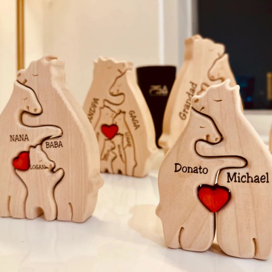 "Houten berenfamilie decor, gepersonaliseerd voor elk gezin, warme houten figuren, ideaal voor interieurdecoratie."