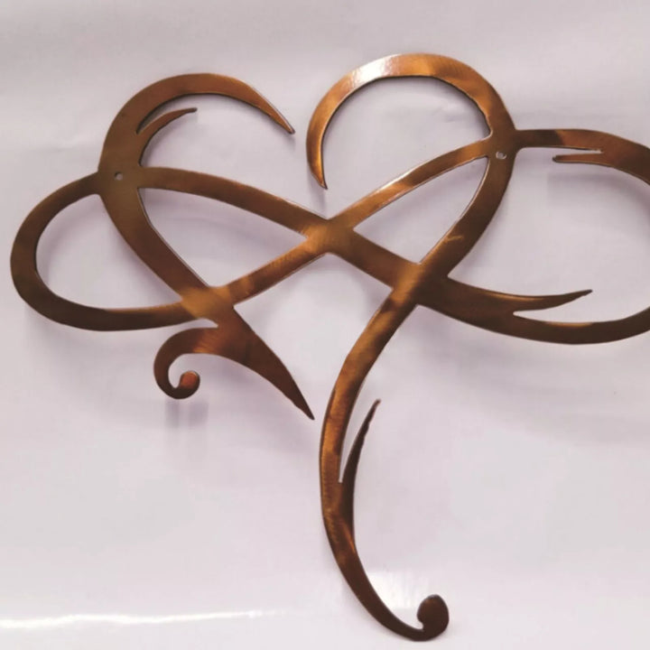 "IJzeren wanddecoratie met oneindig hart; symbolisch design, elegante uitstraling, ideaal voor elke kamer."