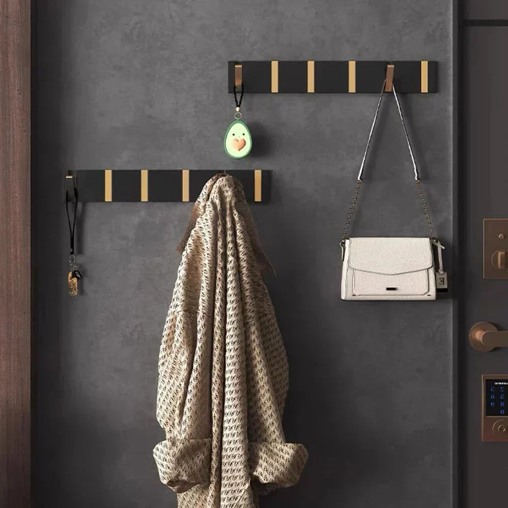 Moderne opklapbare handdoekhaak voor badkamer. Minimalistisch design, luxe uitstraling & ruimtebesparend.