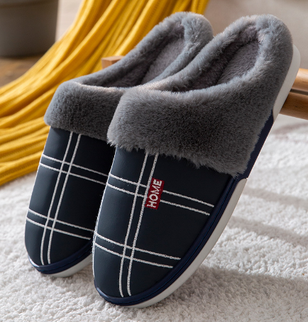 Luxe warme heren pantoffels met comfortabele voering en antislip zool voor thuisgebruik.