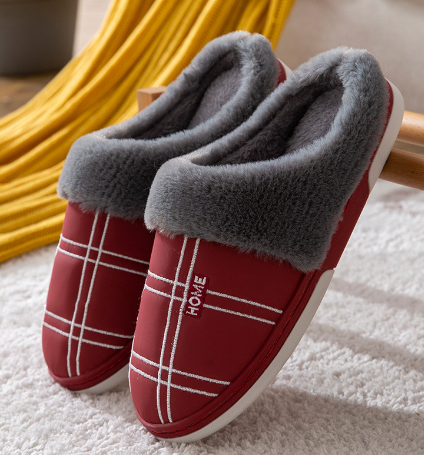 Stijlvolle luxe heren pantoffels, perfect voor ontspanning thuis, met een elegante uitstraling.
