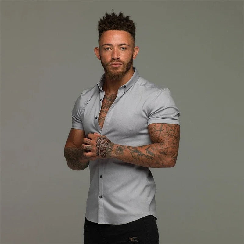 Modern heren overhemd met korte mouwen, zakelijk en stijlvol. Perfecte kleding voor lente en zomer.