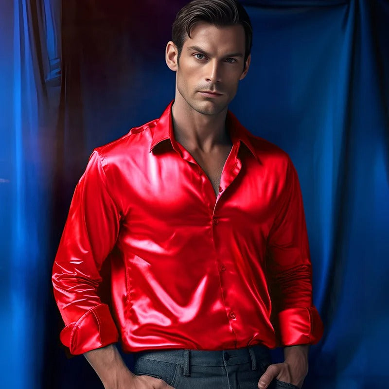 Stijlvol heren overhemd met glanzende stof en lange mouwen, ideaal voor een zakelijke of feestelijke look.