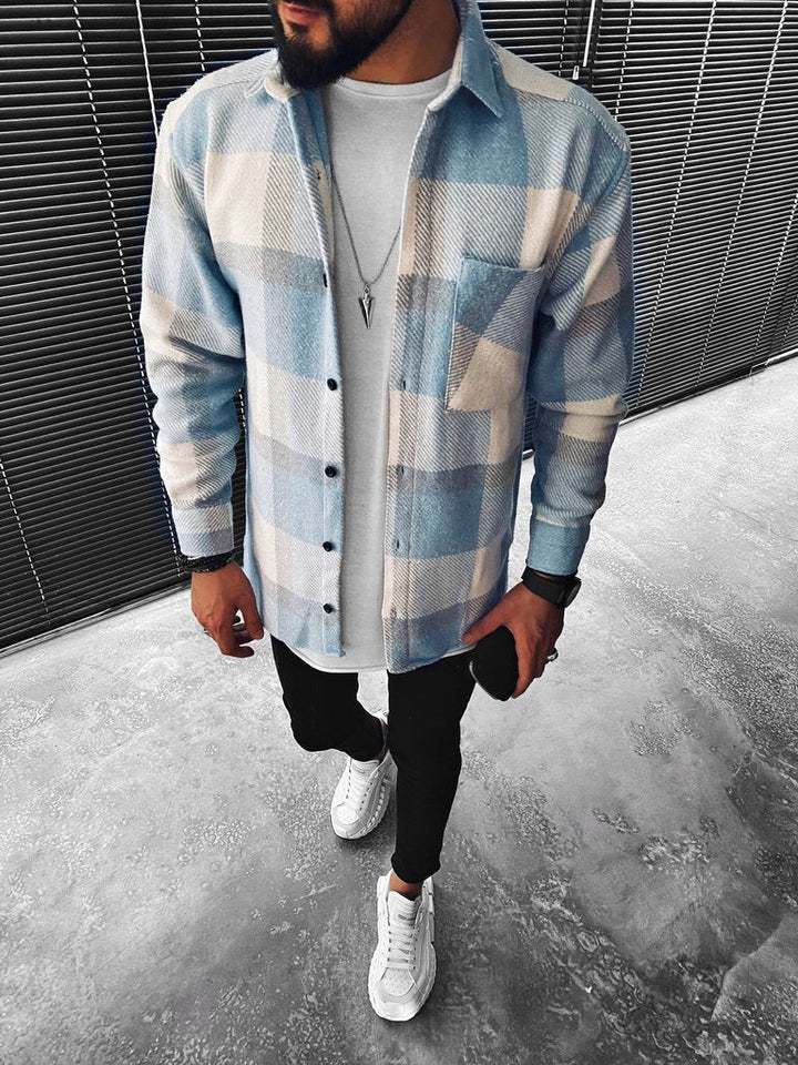 Comfortabel lichtblauw overshirt voor heren, veelzijdig als warm laagje bovenkleding in koude seizoenen.