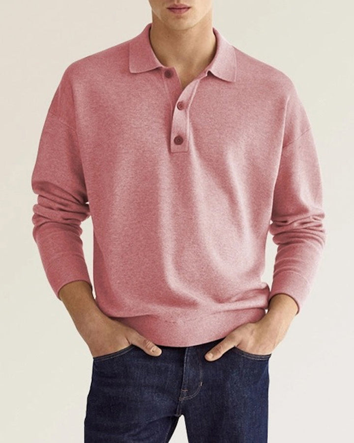 Herenpolo met lange mouwen getoond in een casual outfit, ideaal voor dagelijkse herenmode