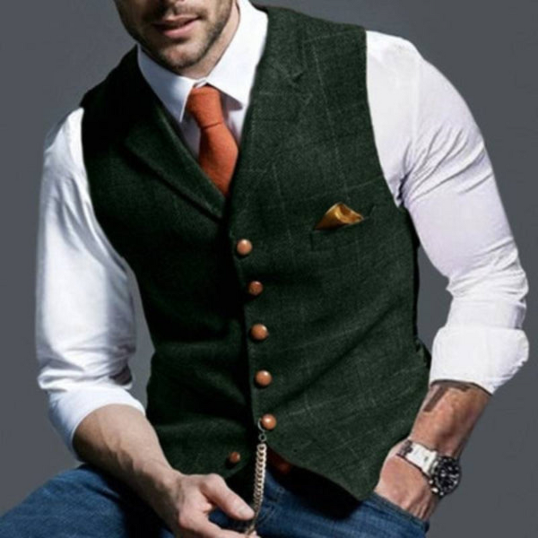Dit tijdloze heren gilet met ruitpatroon is een veelzijdig kledingstuk voor elk seizoen, stijlvol en modern.