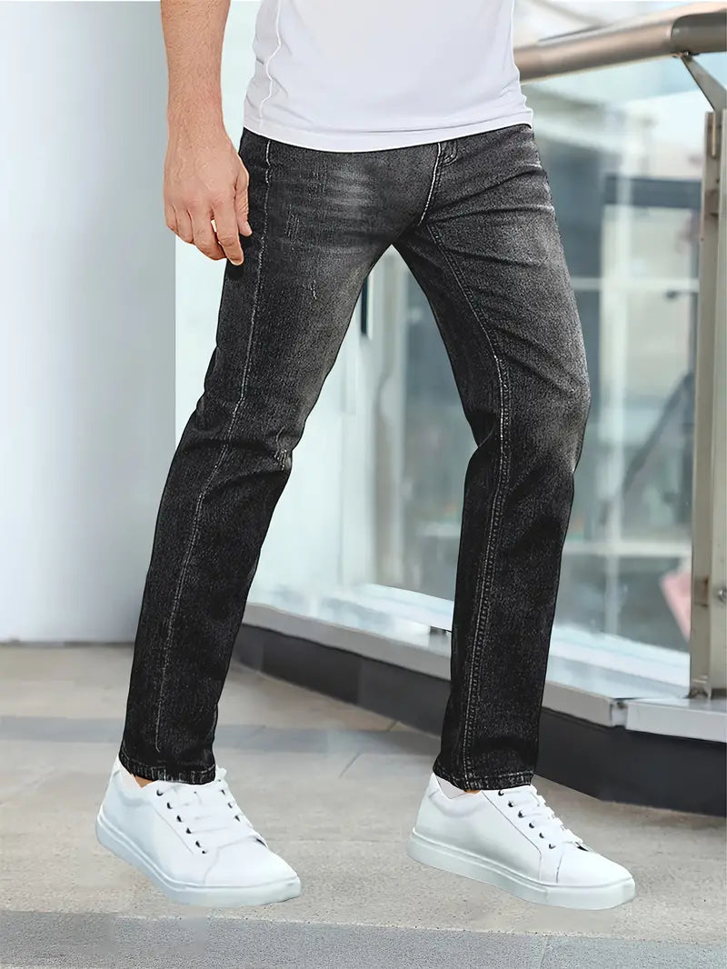 Veelzijdige heren tapered jeans voor mannen, met comfortabele pasvorm en functionele zakken, geschikt voor vier seizoenen.