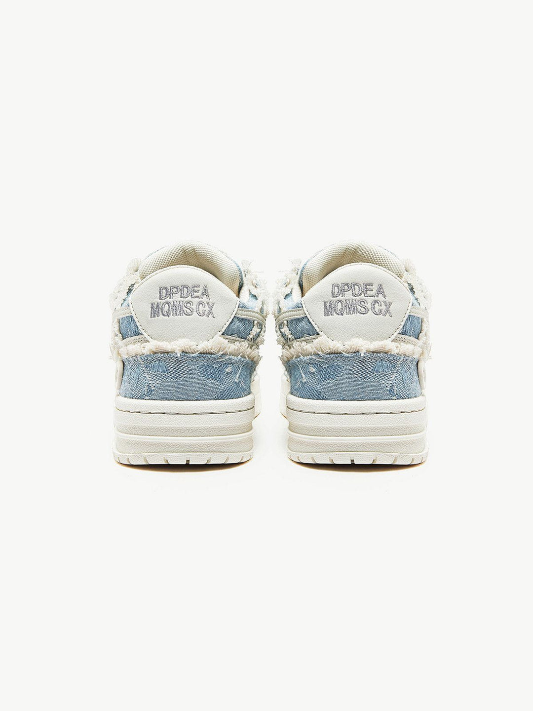 Trendy heren sneakers met robuuste zool en sterrenpatroon, geschikt voor elk seizoen.