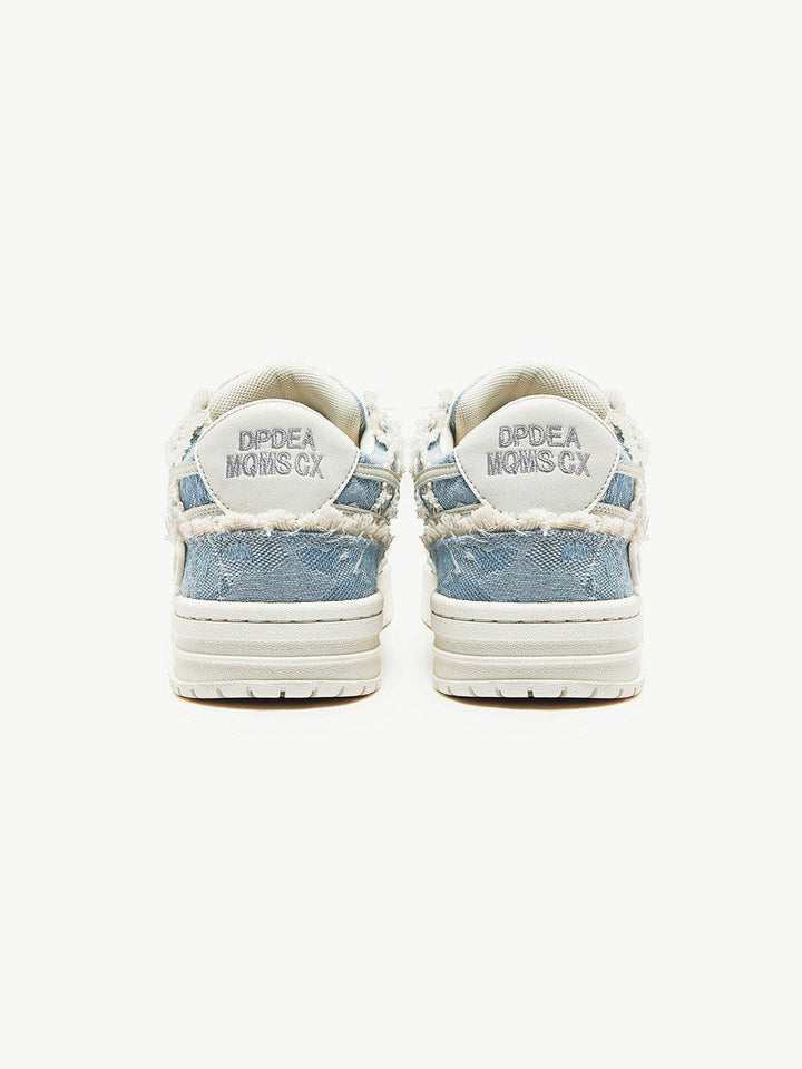Trendy heren sneakers met robuuste zool en sterrenpatroon, geschikt voor elk seizoen.