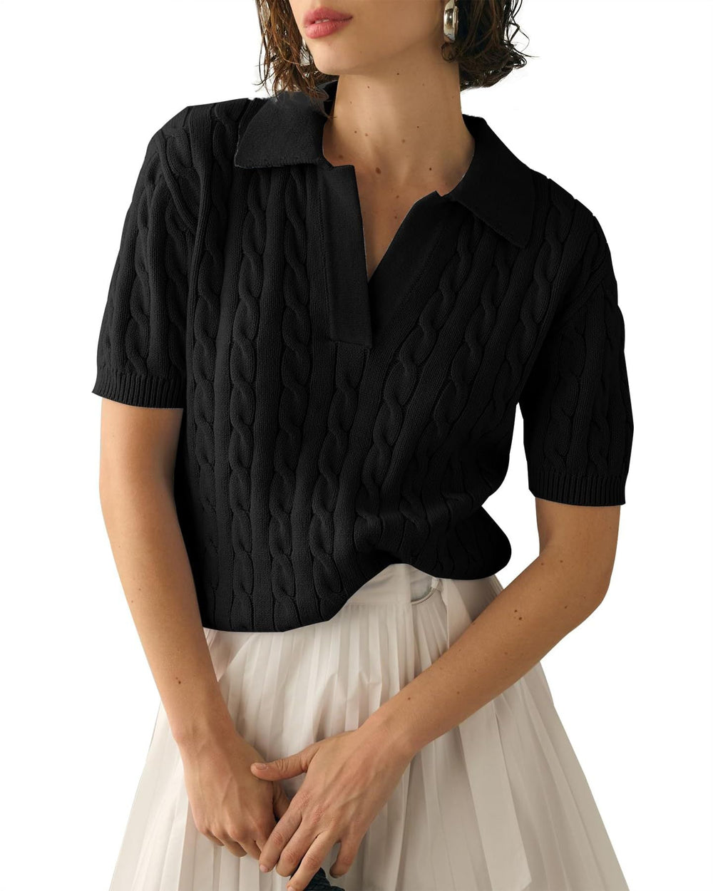"Kabelgebreide dames top met reverskraag, korte mouwen, elegante textuur, ideaal voor casual en formele looks."