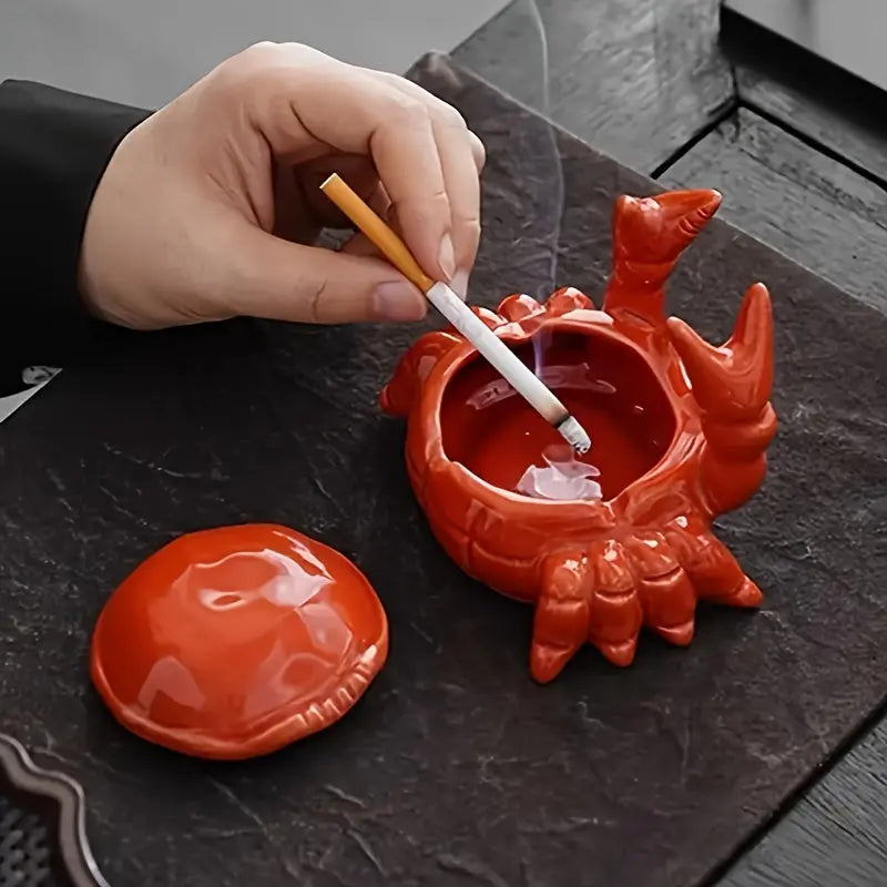 "Keramische krab asbak, uniek en decoratief ontwerp. Gedetailleerd, creatief accessoire voor huis of kantoor."