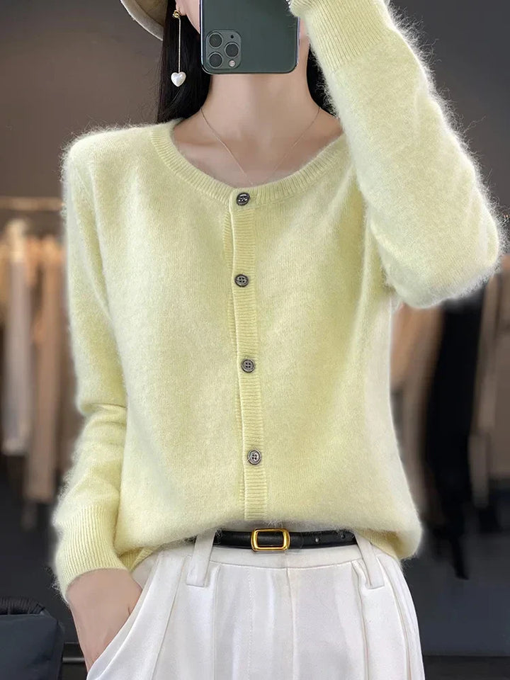 Elegant dames vest met ronde hals, perfect voor een stijlvolle, comfortabele outfit. Een modieus basisstuk.