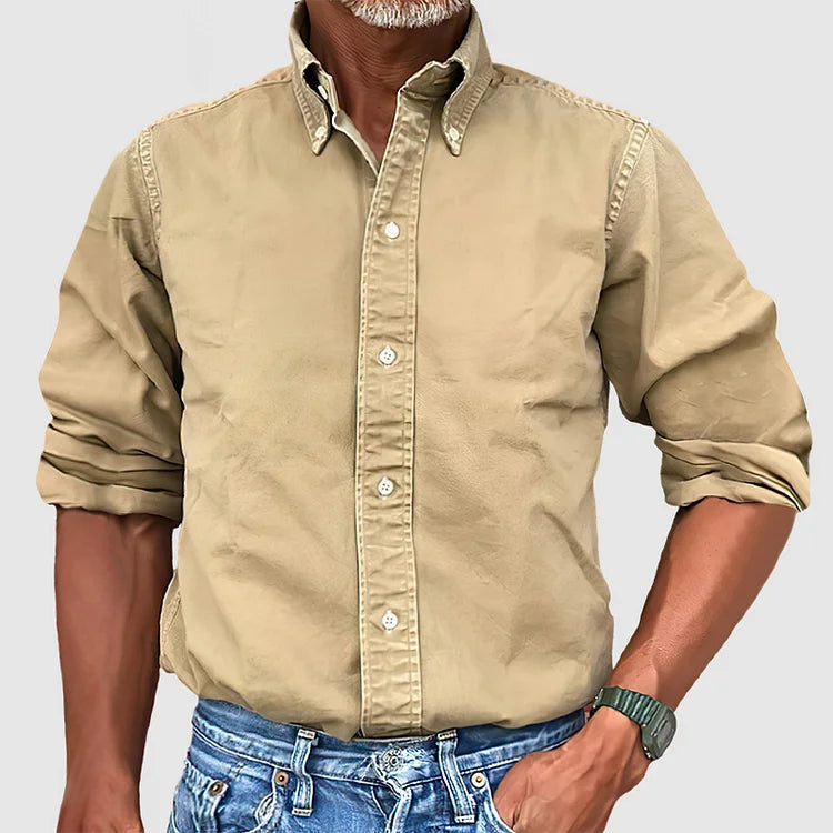 Klassiek heren overhemd met lange mouwen en knoopsluiting. Comfortabel en veelzijdig voor zowel casual als zakelijk.