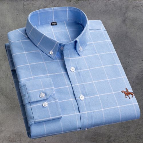 Klassiek Oxford overhemd met button-down kraag, premium katoen, subtiel borduurwerk, regular fit, veelzijdig te stylen.