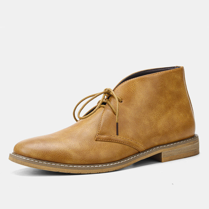 Klassieke desert boots voor heren in bruin suède, stijlvol en comfortabel met slipvaste zool, perfect voor elke gelegenheid.