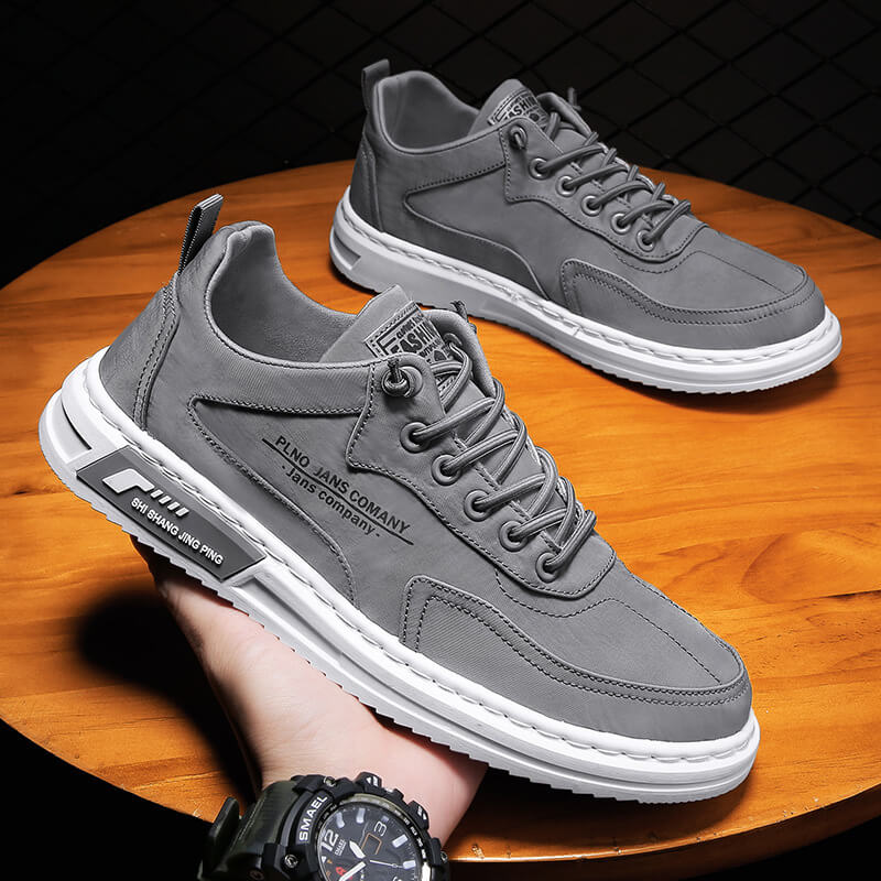 "Klassieke heren sneakers, ademend design, grijs; comfortabel en stijlvol met rubberen zolen voor grip."