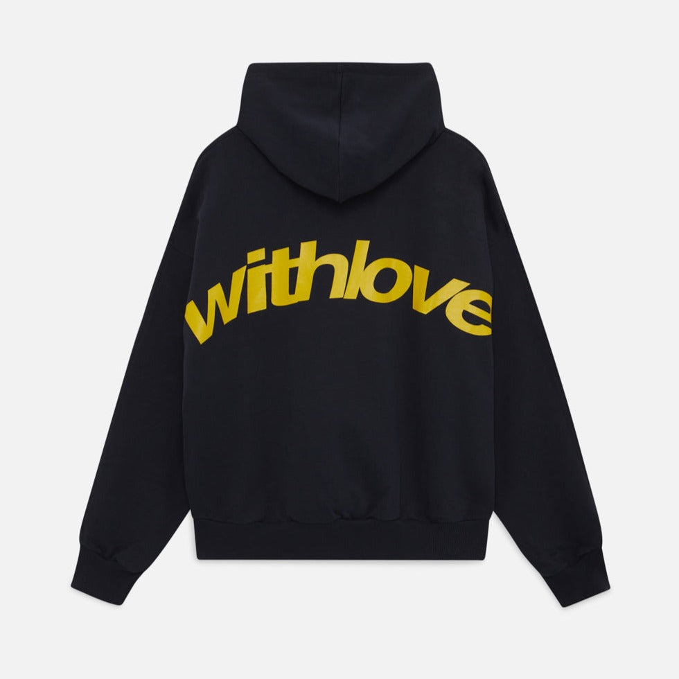 "Klassieke hoodie met royale capuchon en kangoeroezak in tijdloos design, voorzijde met subtiel logo, comfortabel en stijlvol