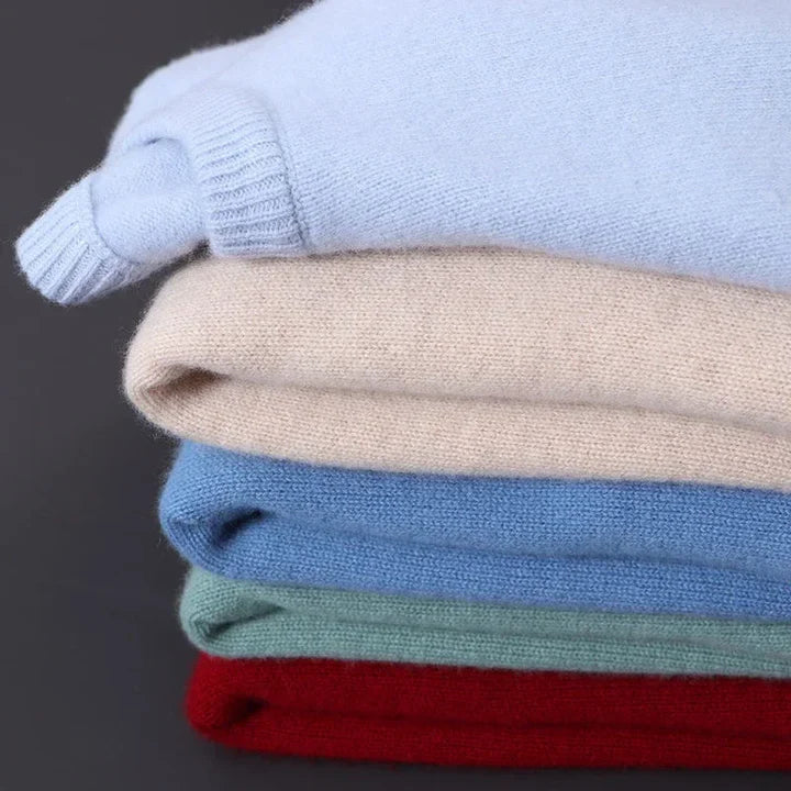"Klassieke kasjmier heren trui, grijs, met elastische boorden. Luxe en comfortabele sweater voor heren, tijdloos design."